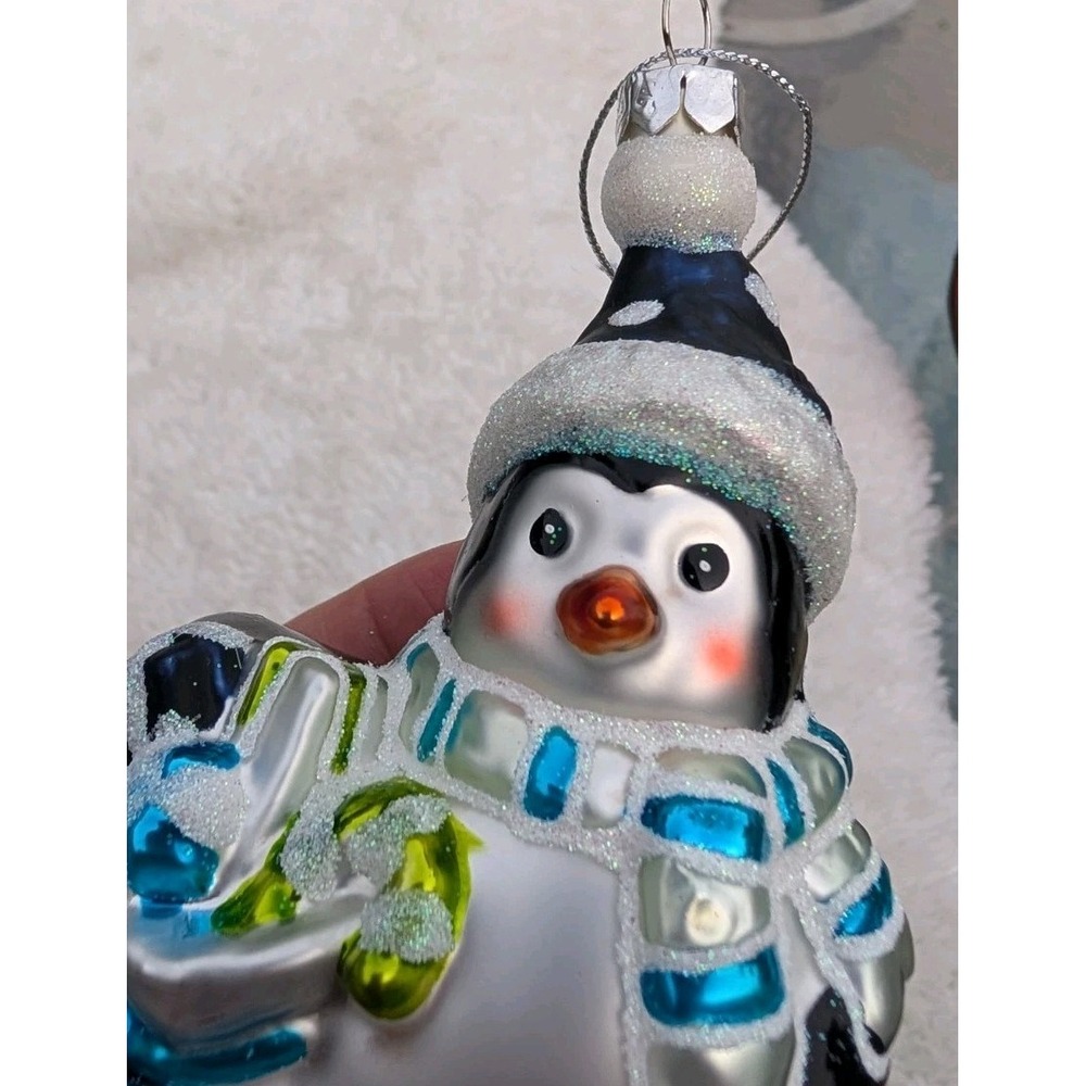 Penguins Blown Glass Medium 5x3x3 Inch Christmas Ornaments Hat Presents Lot Of 2 - Picture 5 of 9